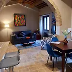 L'affaccio Sul Borgo Montone (Umbria)