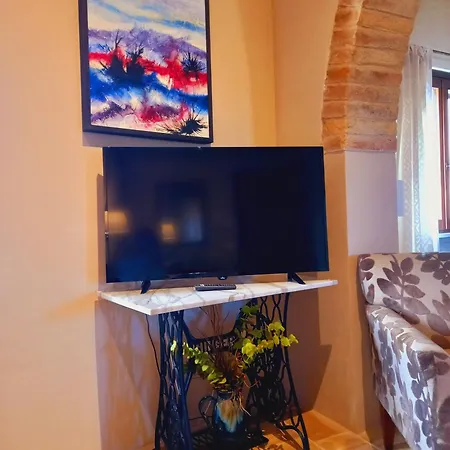 Apartament L'affaccio Sul Borgo Montone (Umbria)