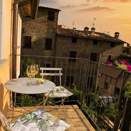 L'affaccio Sul Borgo Montone (Umbria)