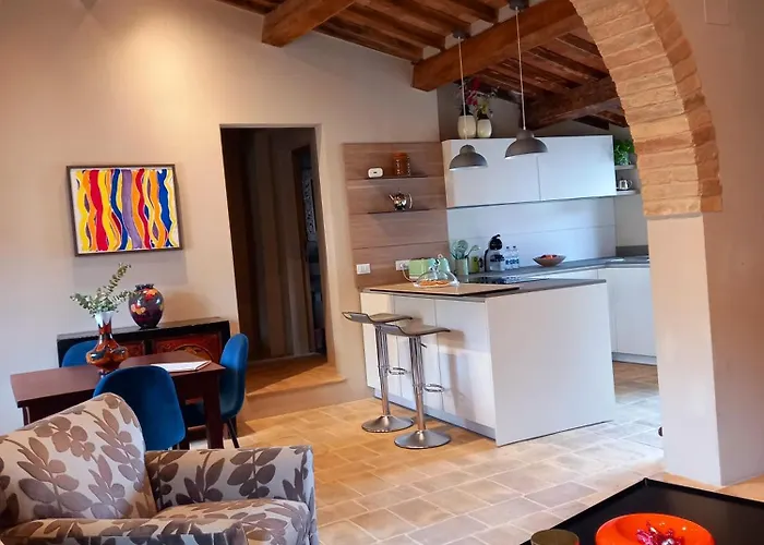 L'affaccio Sul Borgo Montone